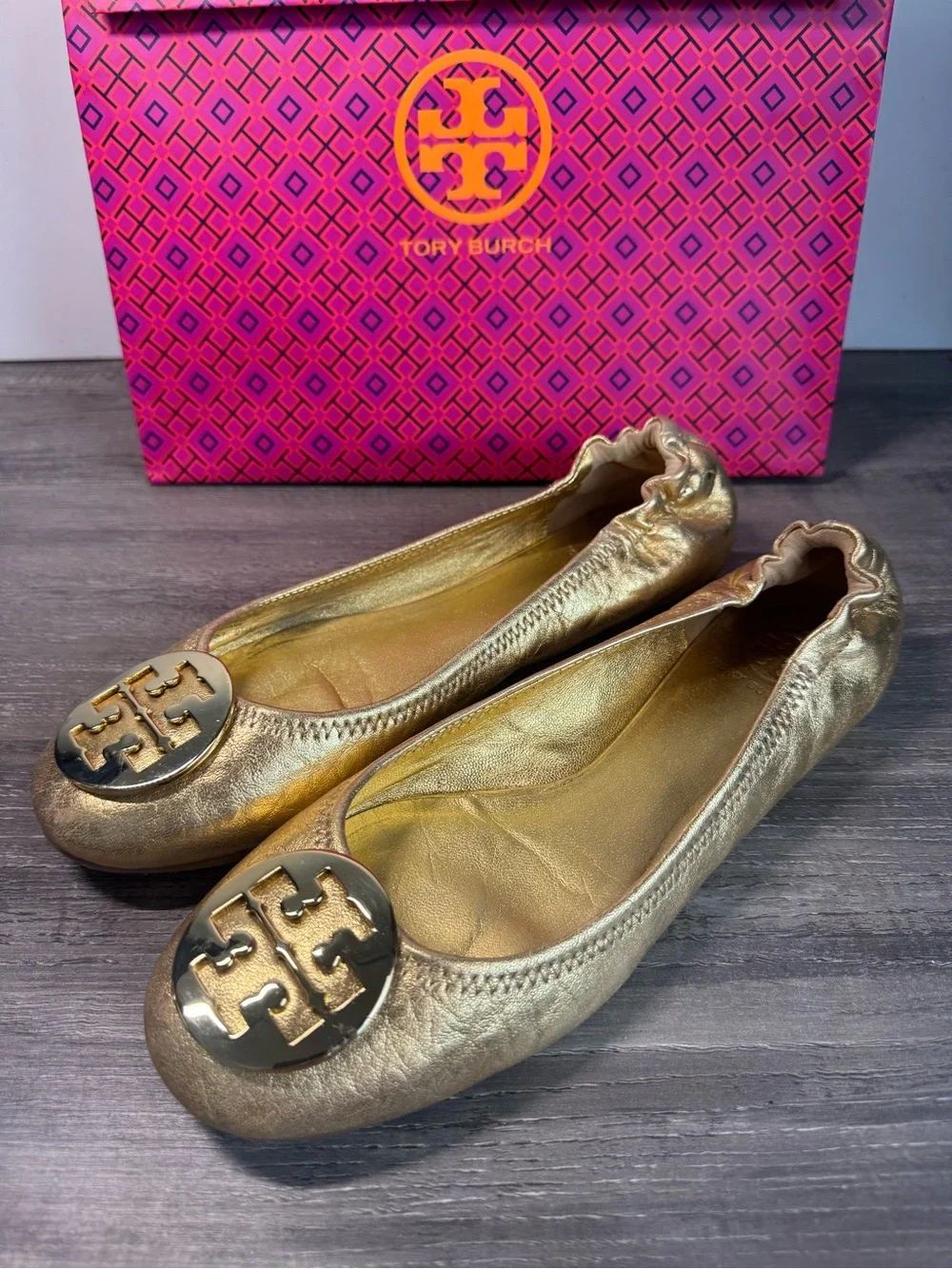 Tory Burch Reva Metallic Gold Logo Ballet Flats size 9.5 EUC